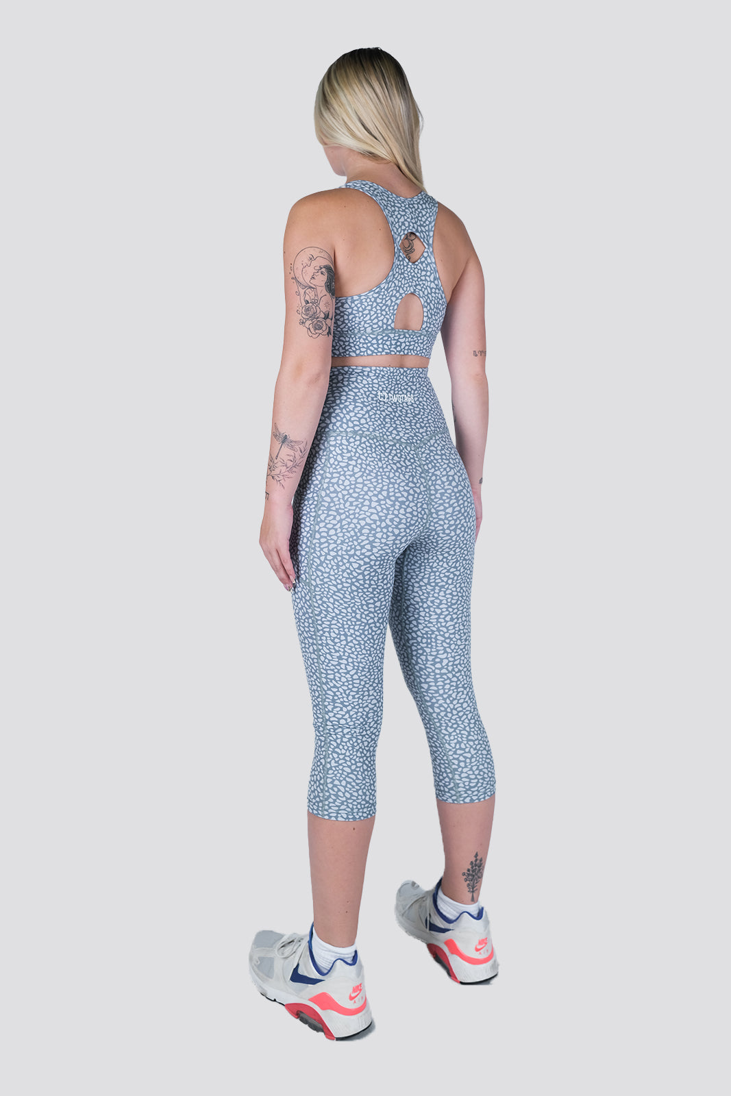 Mirage 7/8 Highwaisted Leggings - Ash Blue – TwoTags